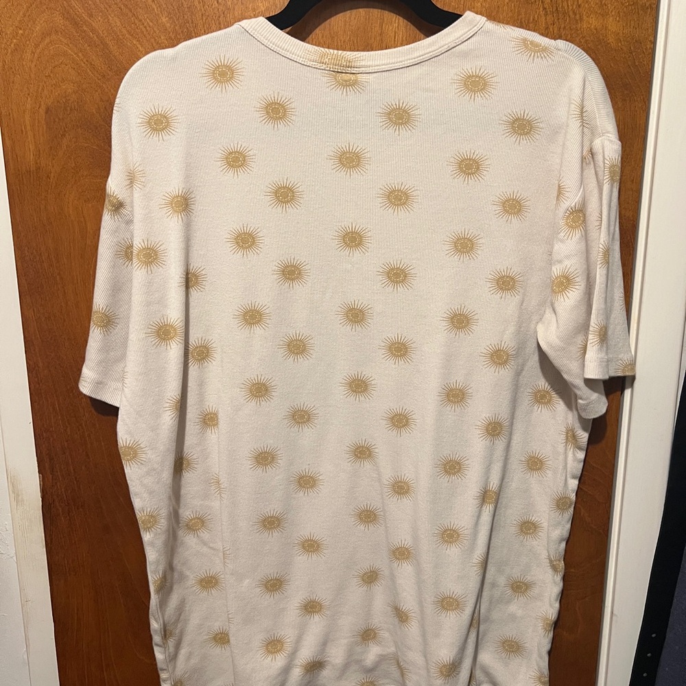 Kate Quinn Men's Sunburst Henley Shirt - Picture 2 of 4